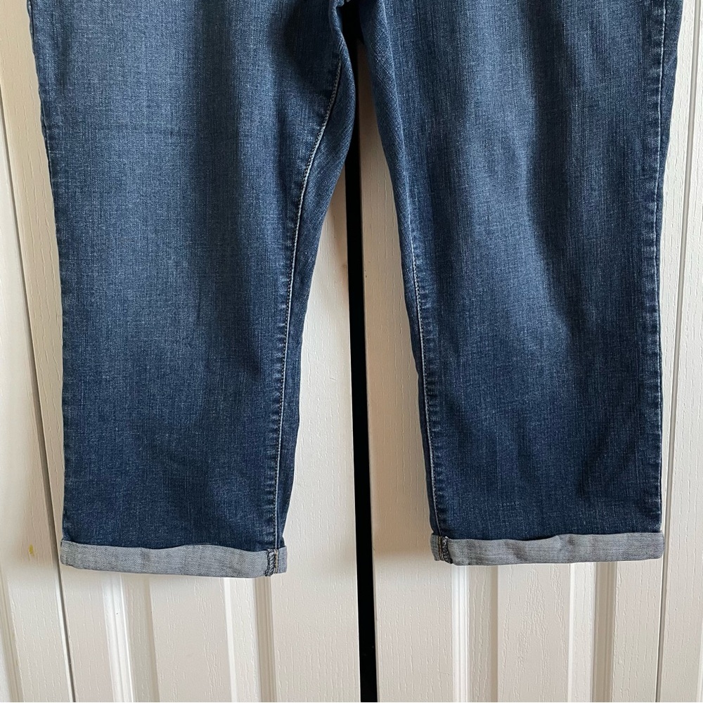 Levi’s 311 Shaping Skinny Capri Pants Women’s Plus Size 20W Blue Med Wash Cuffed - Picture 4 of 13